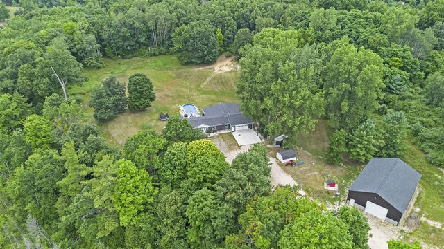 8861 S Big Buck Lane, Newaygo, MI 49337