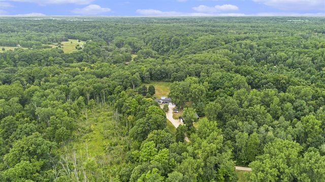 8861 S Big Buck Lane, Newaygo, MI 49337