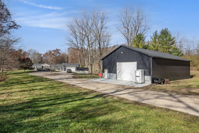 8861 S Big Buck Lane, Newaygo, MI 49337