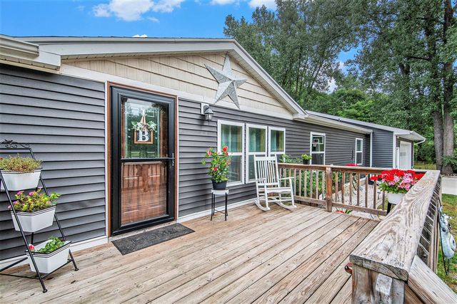 8861 S Big Buck Lane, Newaygo, MI 49337