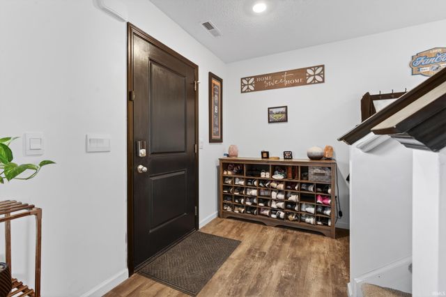 10024 Glen Edge Lane, New Haven, IN 46774