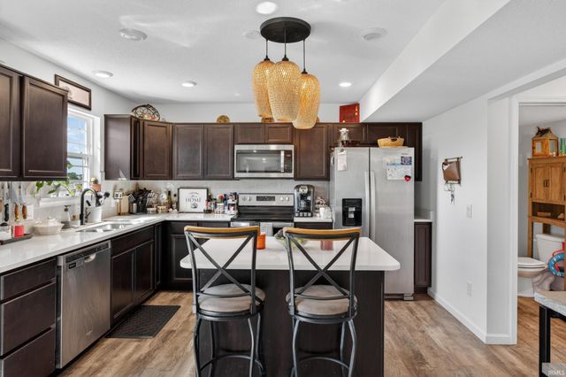 10024 Glen Edge Lane, New Haven, IN 46774