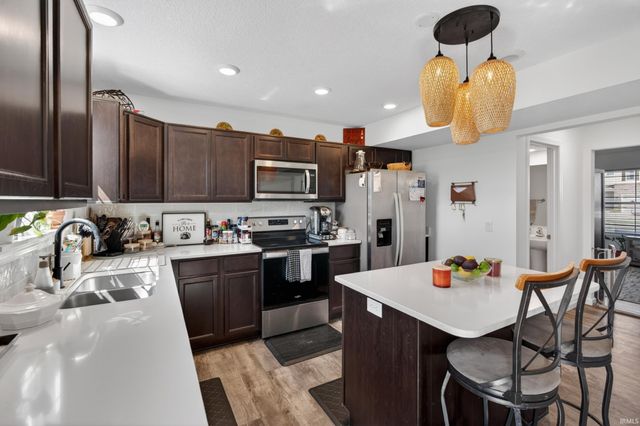 10024 Glen Edge Lane, New Haven, IN 46774