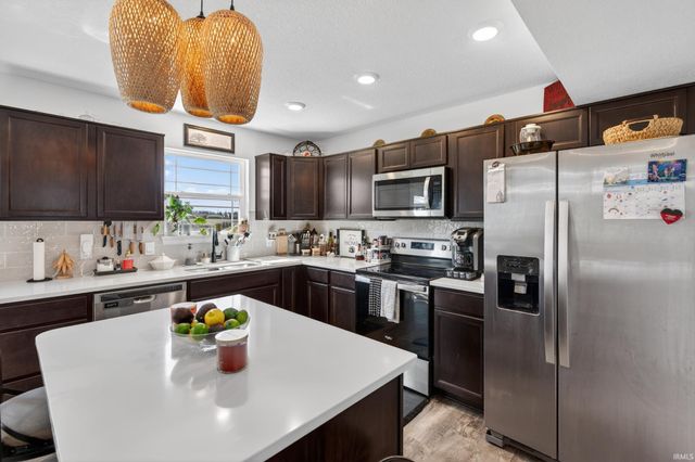 10024 Glen Edge Lane, New Haven, IN 46774