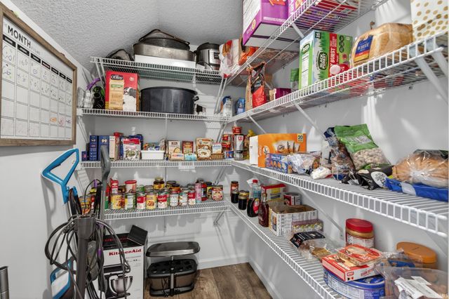 10024 Glen Edge Lane, New Haven, IN 46774