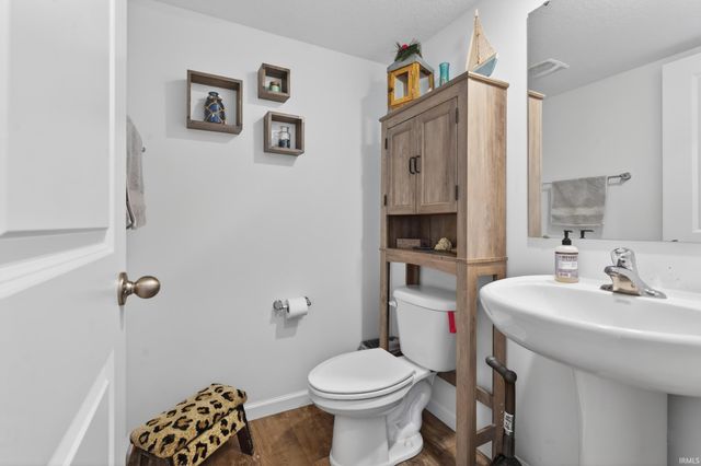 10024 Glen Edge Lane, New Haven, IN 46774