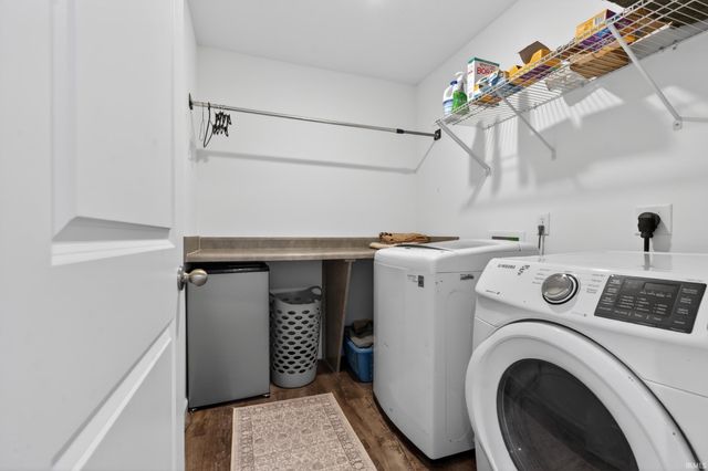 10024 Glen Edge Lane, New Haven, IN 46774