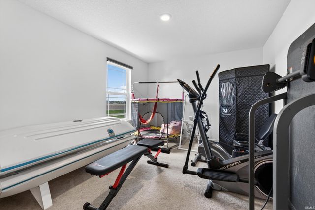 10024 Glen Edge Lane, New Haven, IN 46774