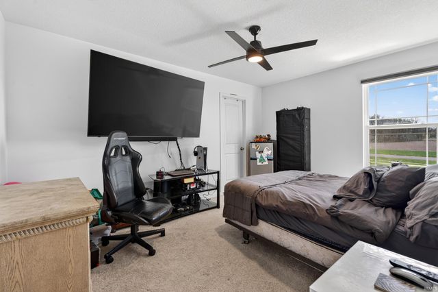 10024 Glen Edge Lane, New Haven, IN 46774