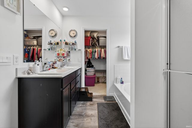 10024 Glen Edge Lane, New Haven, IN 46774