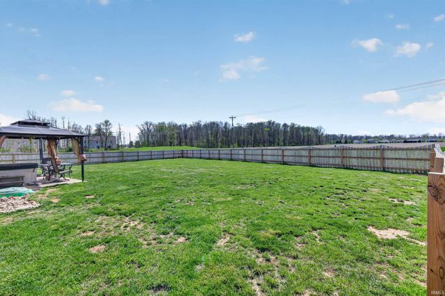 10024 Glen Edge Lane, New Haven, IN 46774