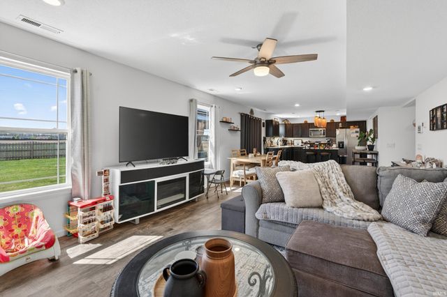 10024 Glen Edge Lane, New Haven, IN 46774