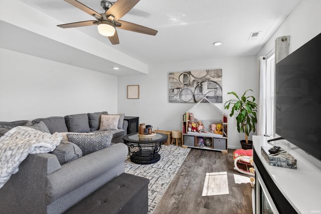 10024 Glen Edge Lane, New Haven, IN 46774