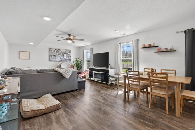 10024 Glen Edge Lane, New Haven, IN 46774