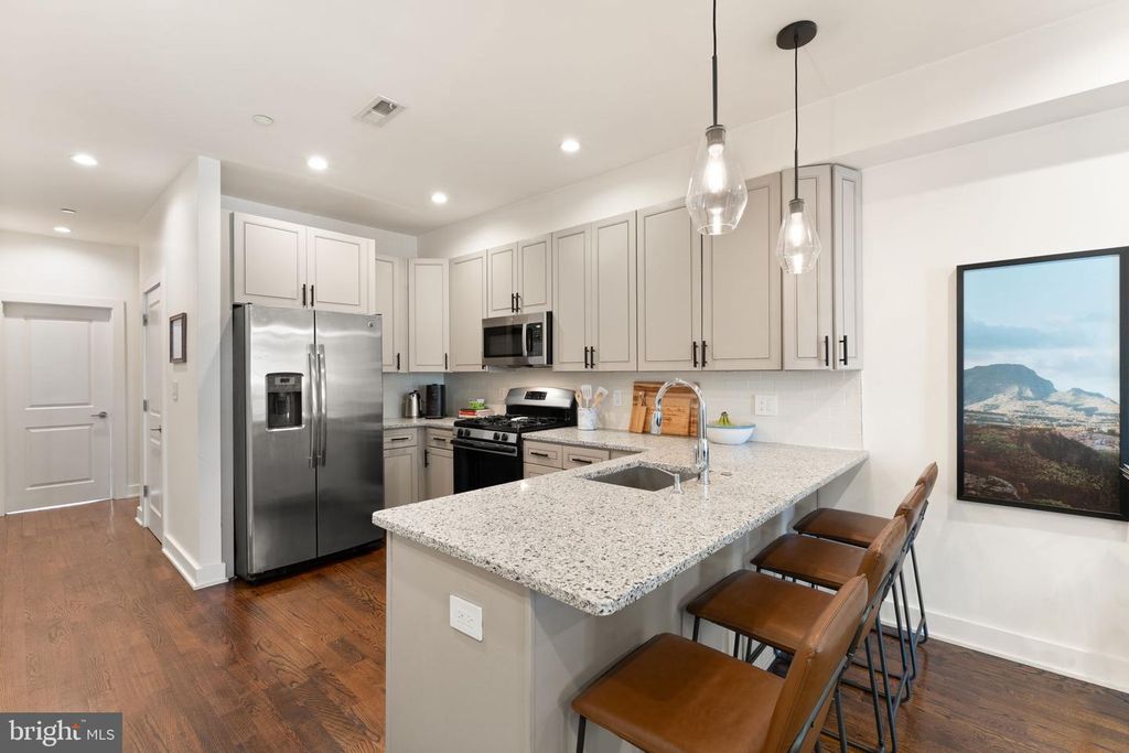 631 W OXFORD ST #2, PHILADELPHIA, PA 19122 — photo 2