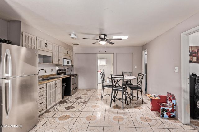 6814 W BERKELEY Road, Phoenix, AZ 85035