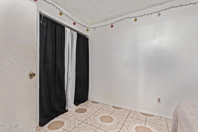 6814 W BERKELEY Road, Phoenix, AZ 85035