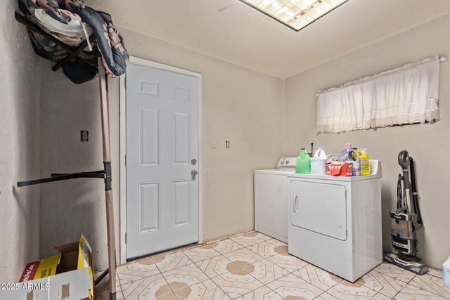 6814 W BERKELEY Road, Phoenix, AZ 85035