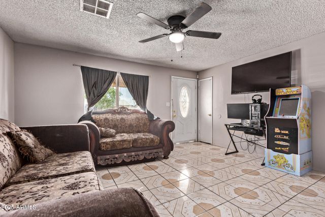 6814 W BERKELEY Road, Phoenix, AZ 85035