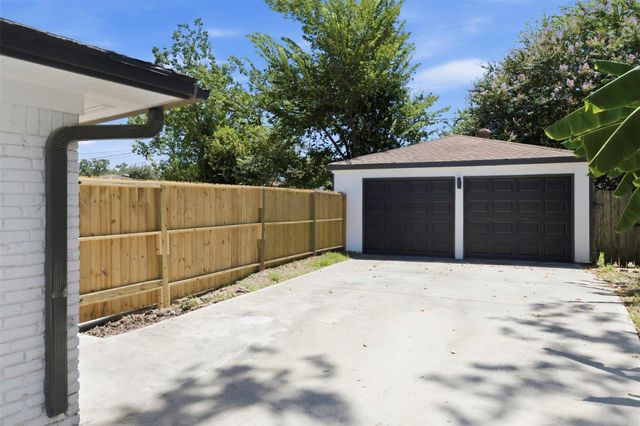 6211 Dumfries Drive, Houston, TX 77096