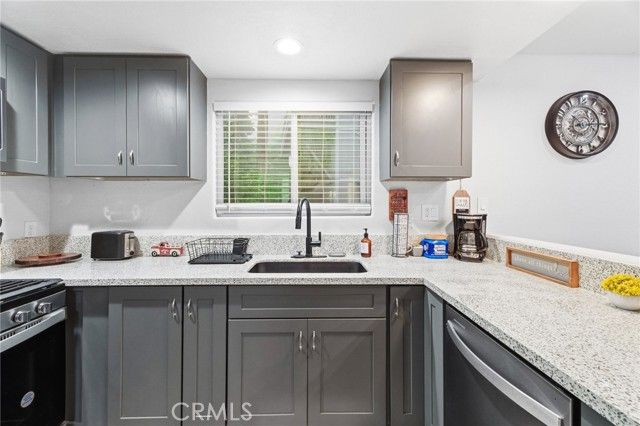 24082 Altdorf Drive, Crestline, CA 92325
