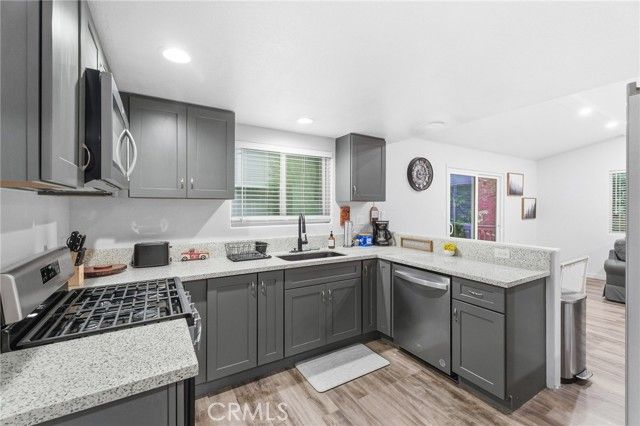 24082 Altdorf Drive, Crestline, CA 92325