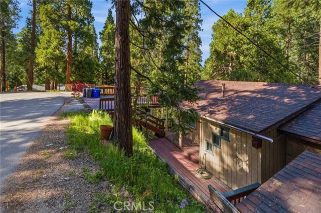 24082 Altdorf Drive, Crestline, CA 92325