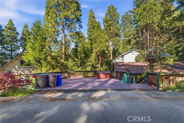 24082 Altdorf Drive, Crestline, CA 92325