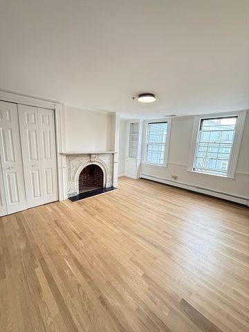 313 Essex St 203, Salem, MA 01979