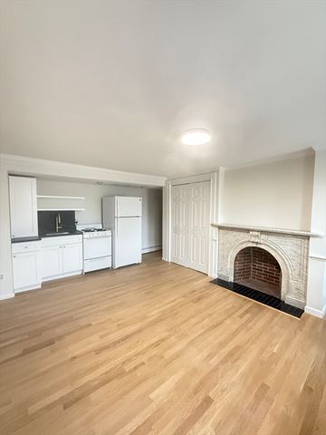 313 Essex St 203, Salem, MA 01979