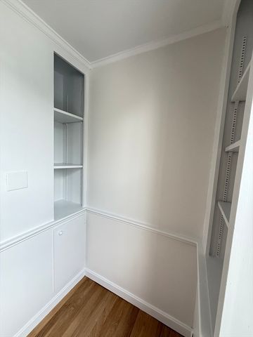 313 Essex St 203, Salem, MA 01979