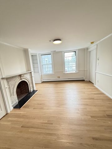 313 Essex St 203, Salem, MA 01979