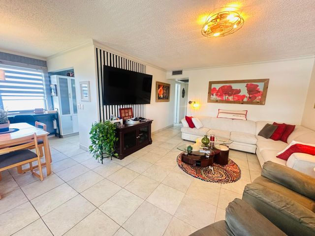 200 Ventnor L 200, Deerfield Beach, FL 33442