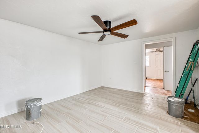 607 Maxine Drive, Socorro, TX 79927