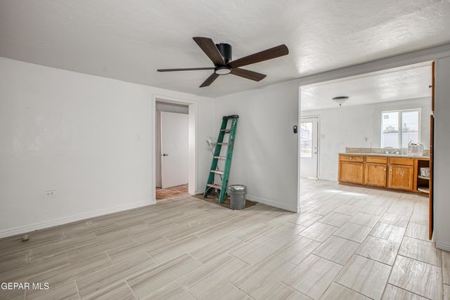607 Maxine Drive, Socorro, TX 79927