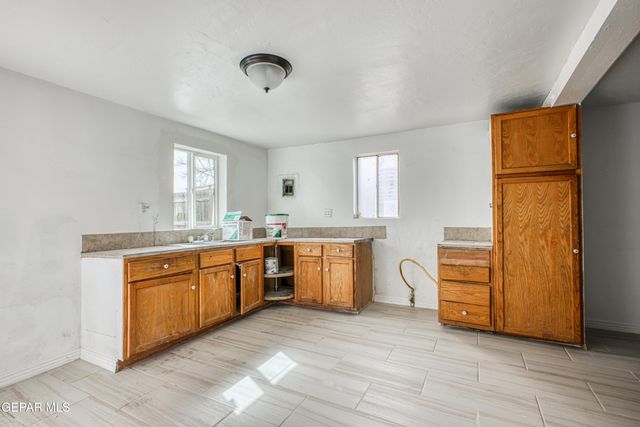 607 Maxine Drive, Socorro, TX 79927