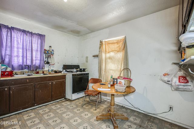 607 Maxine Drive, Socorro, TX 79927