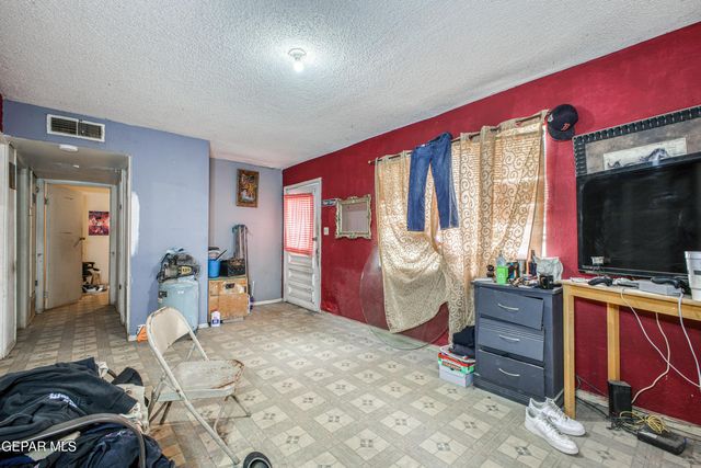 607 Maxine Drive, Socorro, TX 79927