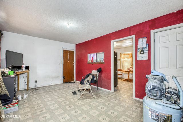 607 Maxine Drive, Socorro, TX 79927
