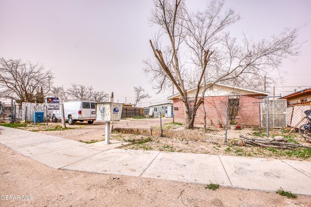 607 Maxine Drive, Socorro, TX 79927