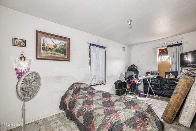 607 Maxine Drive, Socorro, TX 79927