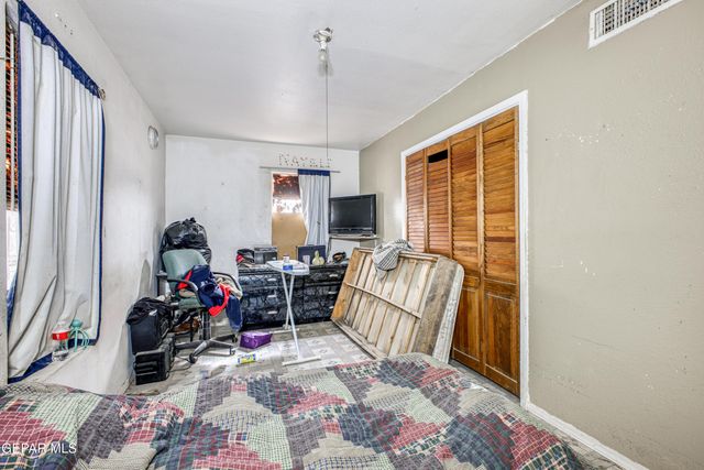 607 Maxine Drive, Socorro, TX 79927