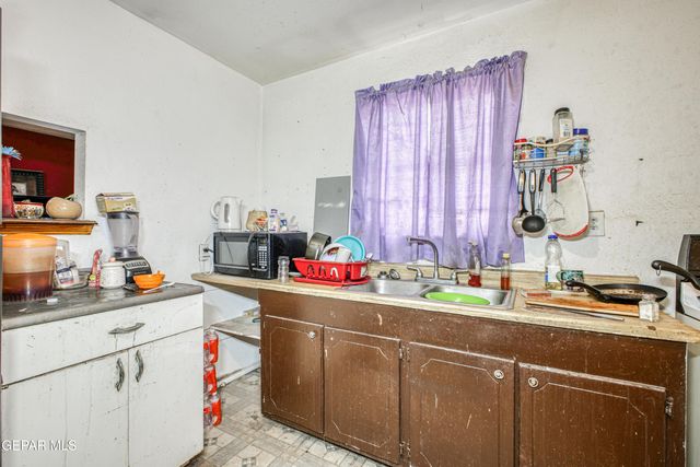607 Maxine Drive, Socorro, TX 79927