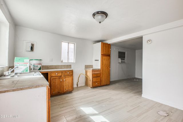 607 Maxine Drive, Socorro, TX 79927