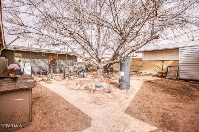 607 Maxine Drive, Socorro, TX 79927