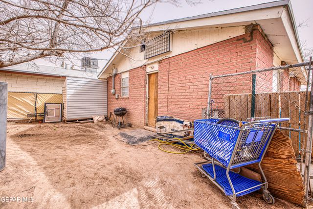 607 Maxine Drive, Socorro, TX 79927