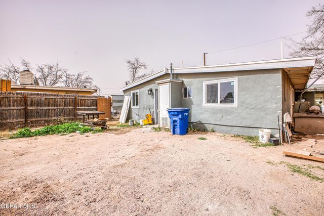 607 Maxine Drive, Socorro, TX 79927