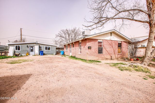 607 Maxine Drive, Socorro, TX 79927