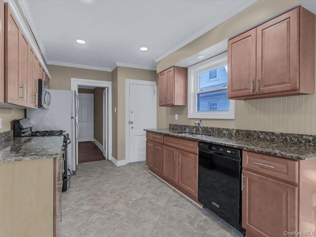 245 Plainfield Avenue, Floral Park, NY 11001