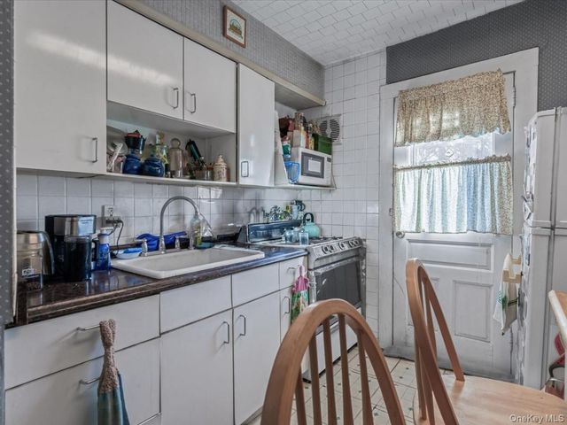 245 Plainfield Avenue, Floral Park, NY 11001